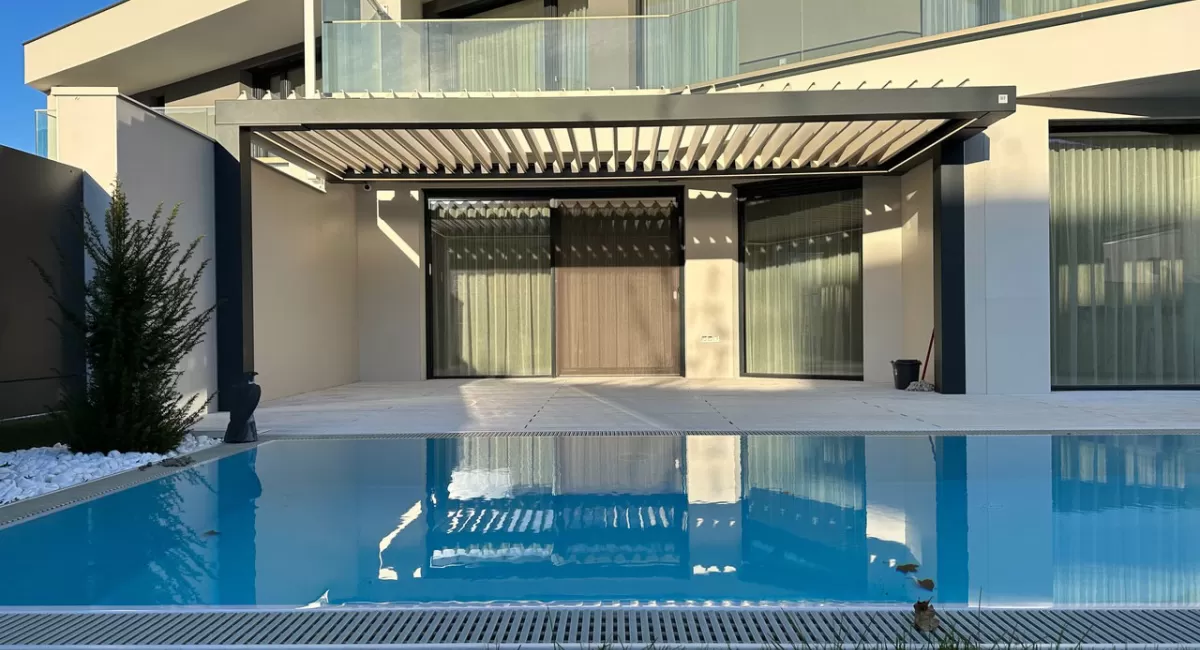 Forgatható Lamellás Pergola – Budapest II. kerület – Norbi otthona